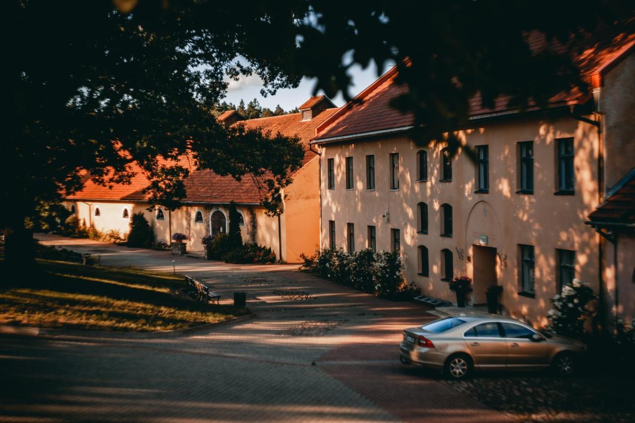 Отель Slokenbekas Muiza Milzkalne Экстерьер фото