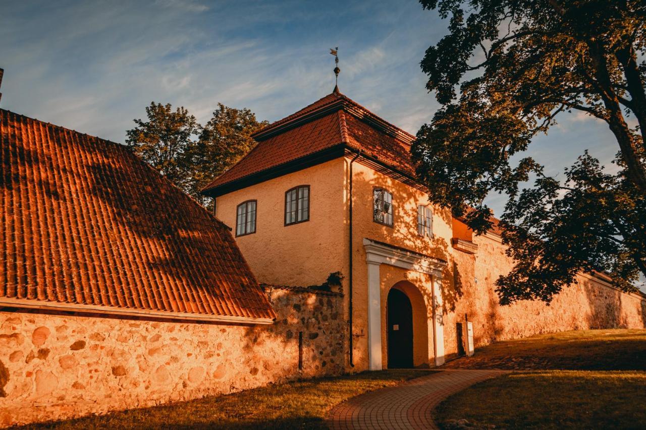 Отель Slokenbekas Muiza Milzkalne Экстерьер фото